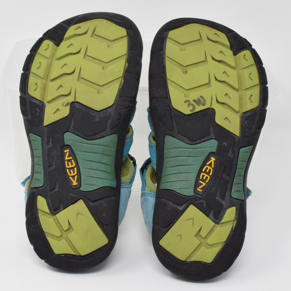 Keen Sandal Big Kid Size 3 Waterproof Hiking Shoes Summer Play Beach Fun Travel - Picture 6 of 8
